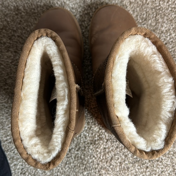 Brown Leather Design Uggs - Picture 3 of 6